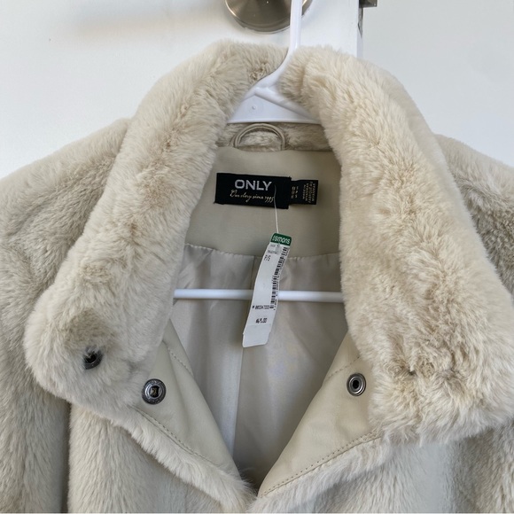 Faux Fur Jacket - Picture 2 of 6